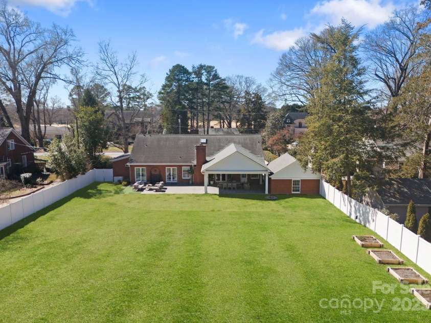 2701 Sharon Road, Charlotte, NC 28211.  MLS# CAR4227966, YatesRealty ID 11429. 