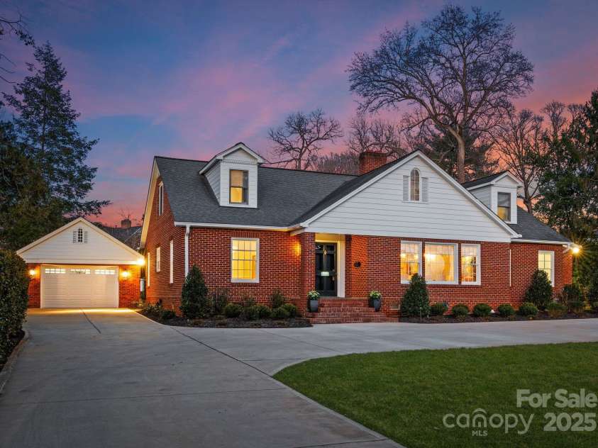 2701 Sharon Road, Charlotte, NC 28211.  MLS# CAR4227966, YatesRealty ID 11429. 