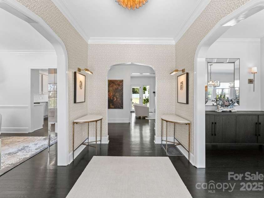 2701 Sharon Road, Charlotte, NC 28211.  MLS# CAR4227966, YatesRealty ID 11429. 