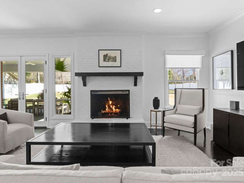 2701 Sharon Road, Charlotte, NC 28211.  MLS# CAR4227966, YatesRealty ID 11429. 