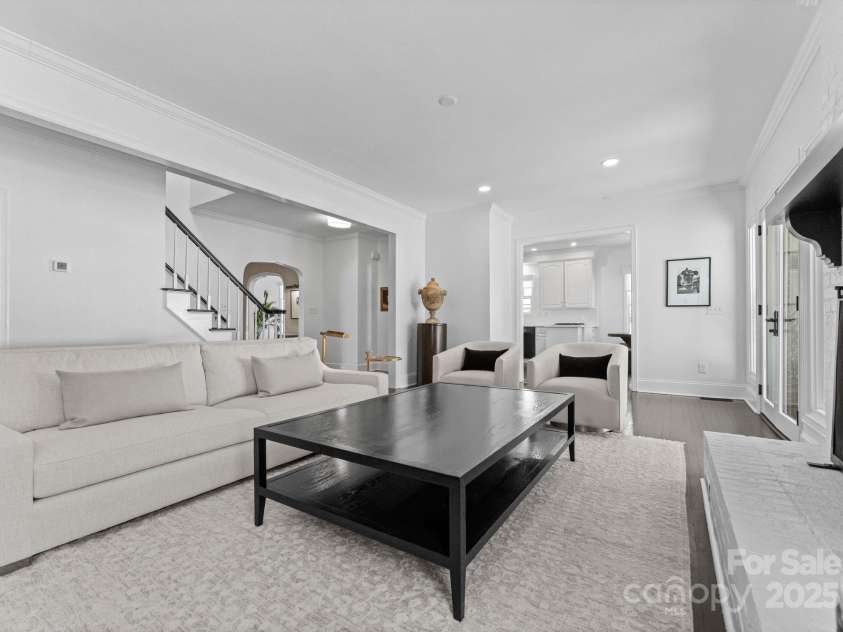 2701 Sharon Road, Charlotte, NC 28211.  MLS# CAR4227966, YatesRealty ID 11429. 