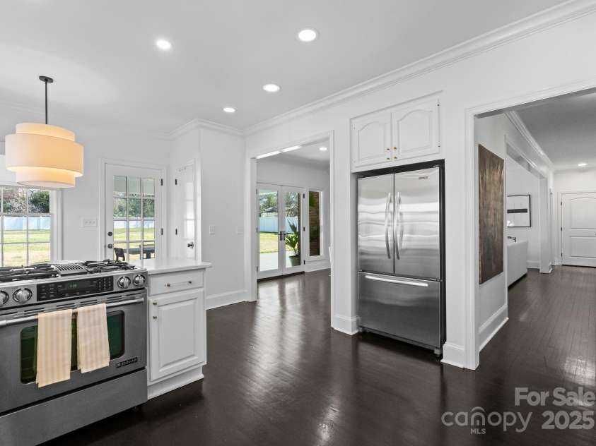 2701 Sharon Road, Charlotte, NC 28211.  MLS# CAR4227966, YatesRealty ID 11429. 