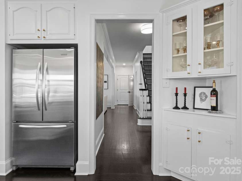 2701 Sharon Road, Charlotte, NC 28211.  MLS# CAR4227966, YatesRealty ID 11429. 