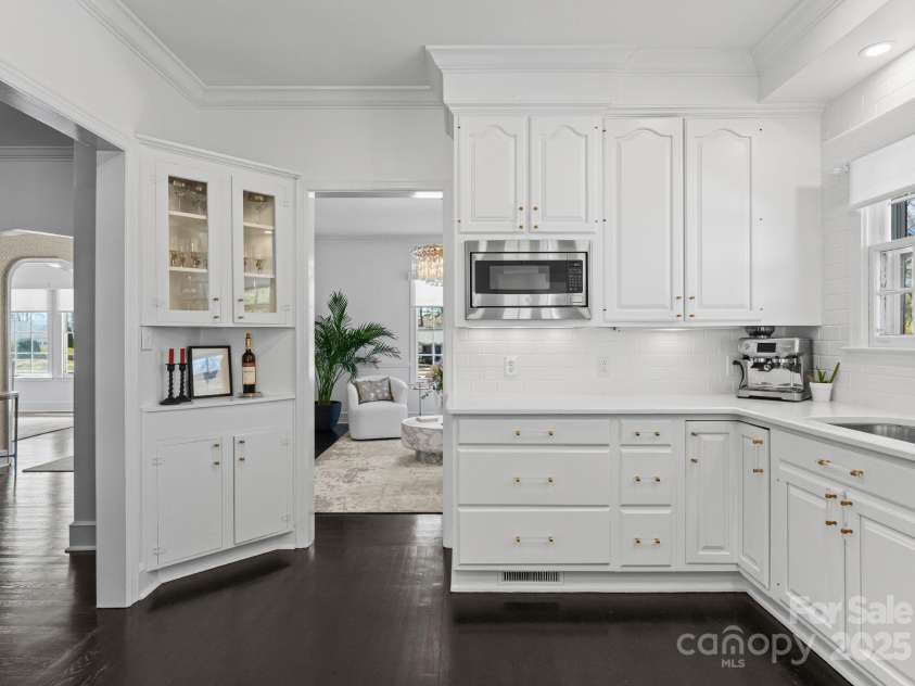 2701 Sharon Road, Charlotte, NC 28211.  MLS# CAR4227966, YatesRealty ID 11429. 