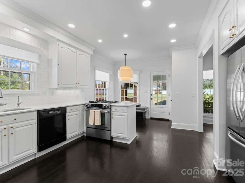 2701 Sharon Road, Charlotte, NC 28211.  MLS# CAR4227966, YatesRealty ID 11429. 