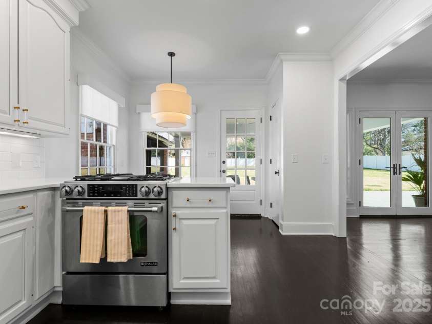 2701 Sharon Road, Charlotte, NC 28211.  MLS# CAR4227966, YatesRealty ID 11429. 