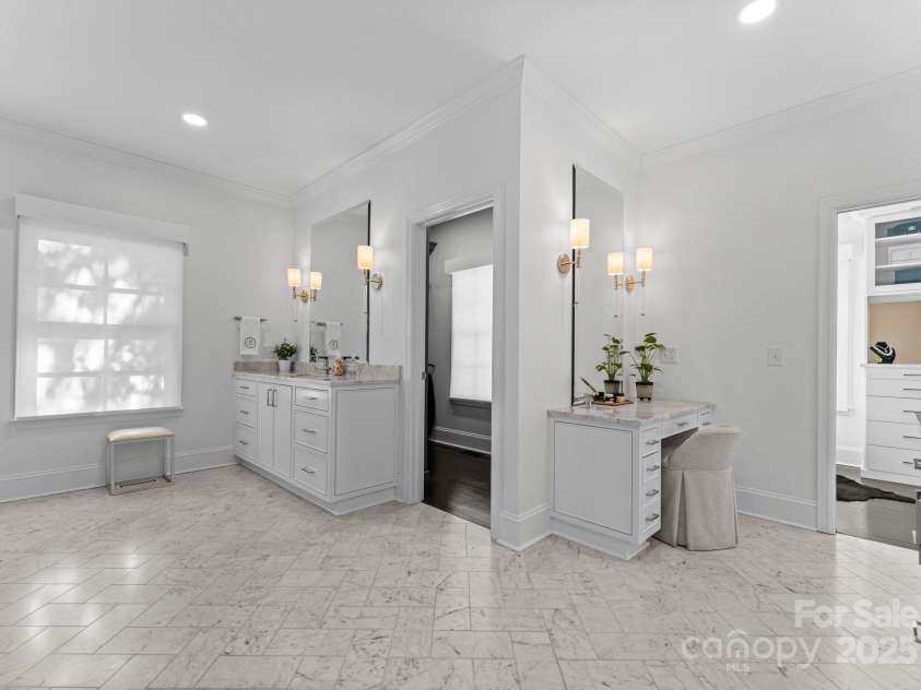 2701 Sharon Road, Charlotte, NC 28211.  MLS# CAR4227966, YatesRealty ID 11429. 