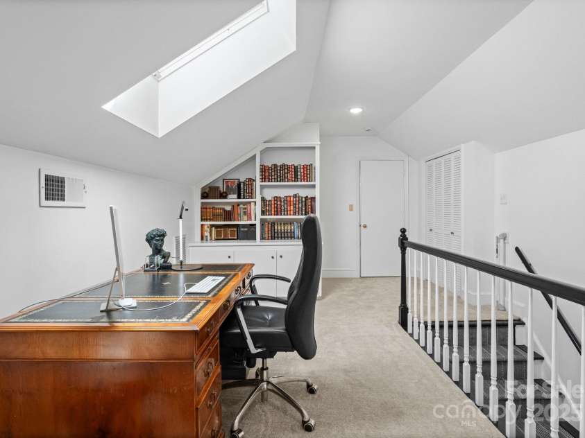 2701 Sharon Road, Charlotte, NC 28211.  MLS# CAR4227966, YatesRealty ID 11429. 