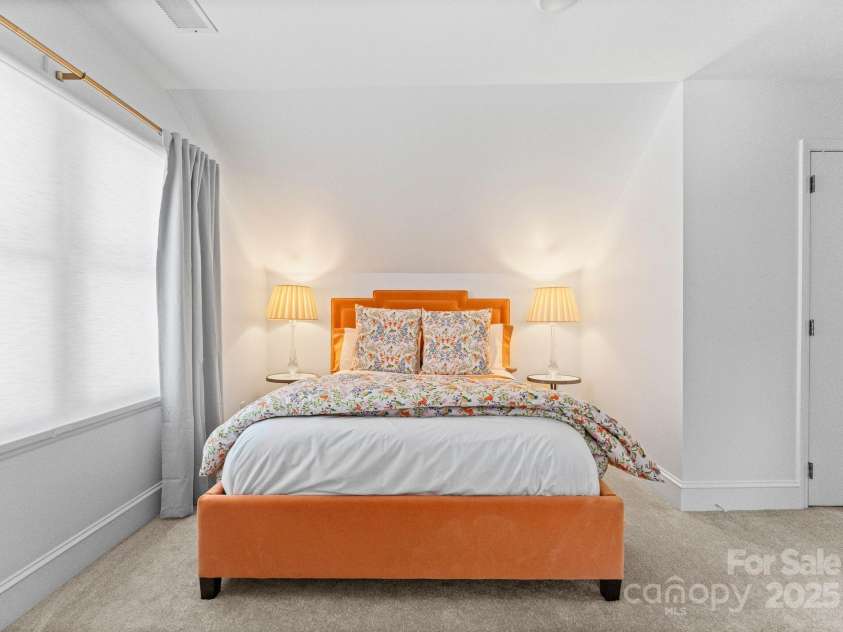 2701 Sharon Road, Charlotte, NC 28211.  MLS# CAR4227966, YatesRealty ID 11429. 