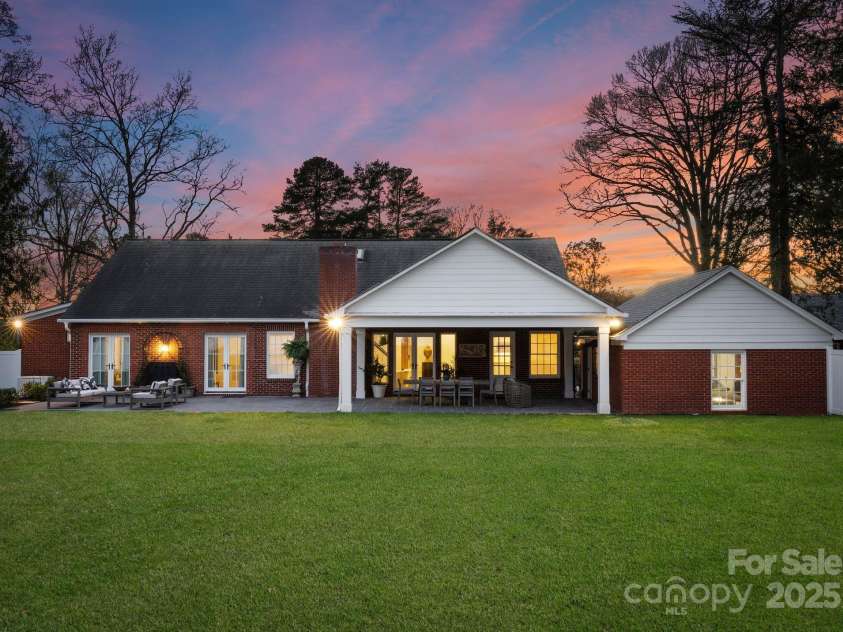 2701 Sharon Road, Charlotte, NC 28211.  MLS# CAR4227966, YatesRealty ID 11429. 