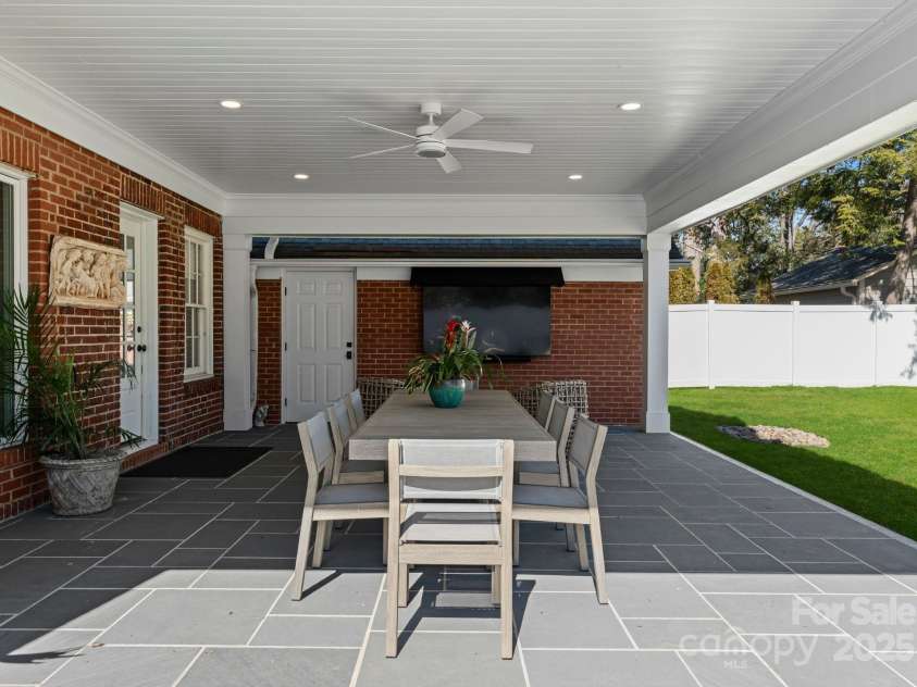 2701 Sharon Road, Charlotte, NC 28211.  MLS# CAR4227966, YatesRealty ID 11429. 