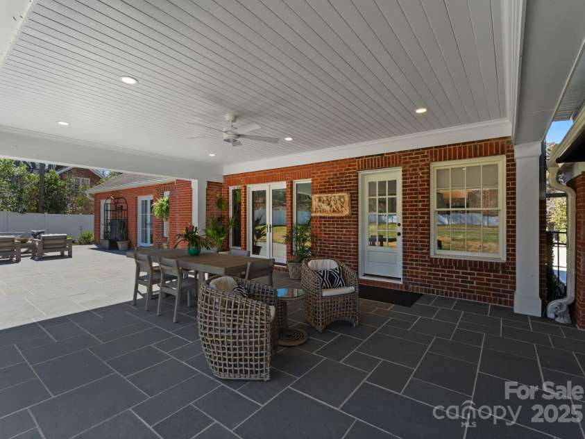 2701 Sharon Road, Charlotte, NC 28211.  MLS# CAR4227966, YatesRealty ID 11429. 