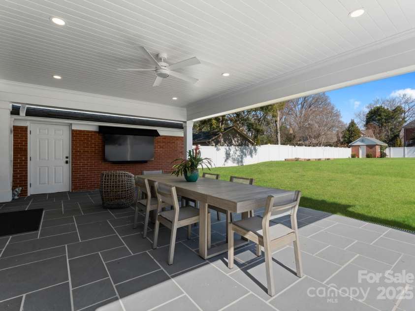 2701 Sharon Road, Charlotte, NC 28211.  MLS# CAR4227966, YatesRealty ID 11429. 