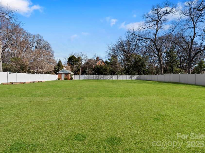 2701 Sharon Road, Charlotte, NC 28211.  MLS# CAR4227966, YatesRealty ID 11429. 