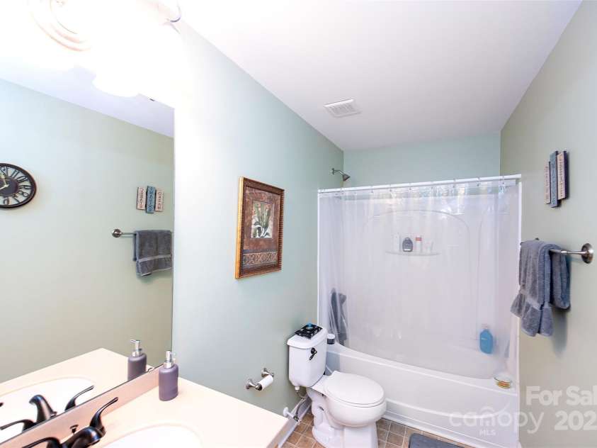 739 Ivy Trail Way, Fort Mill, SC 29715.  MLS# CAR4245330, YatesRealty ID 11431. Full Bath