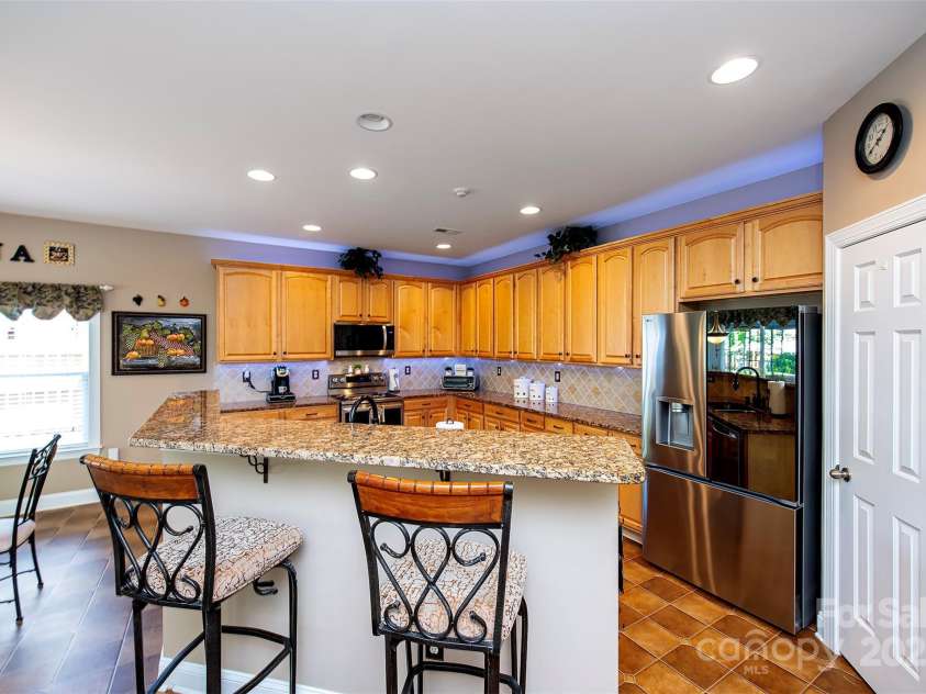 739 Ivy Trail Way, Fort Mill, SC 29715.  MLS# CAR4245330, YatesRealty ID 11431. Kitchen