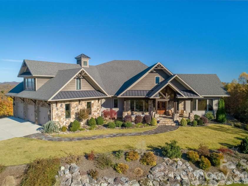 1638 Johns Ridge Parkway, Lenoir, NC 28645.  MLS# CAR4365169, YatesRealty ID 11432. 