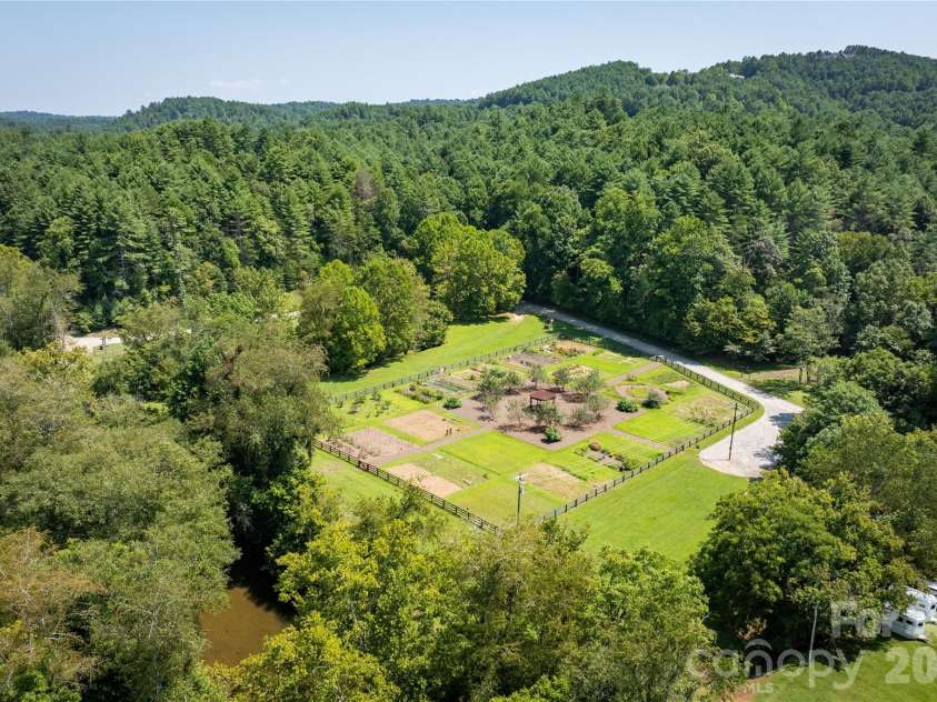 1638 Johns Ridge Parkway, Lenoir, NC 28645.  MLS# CAR4365169, YatesRealty ID 11432. 