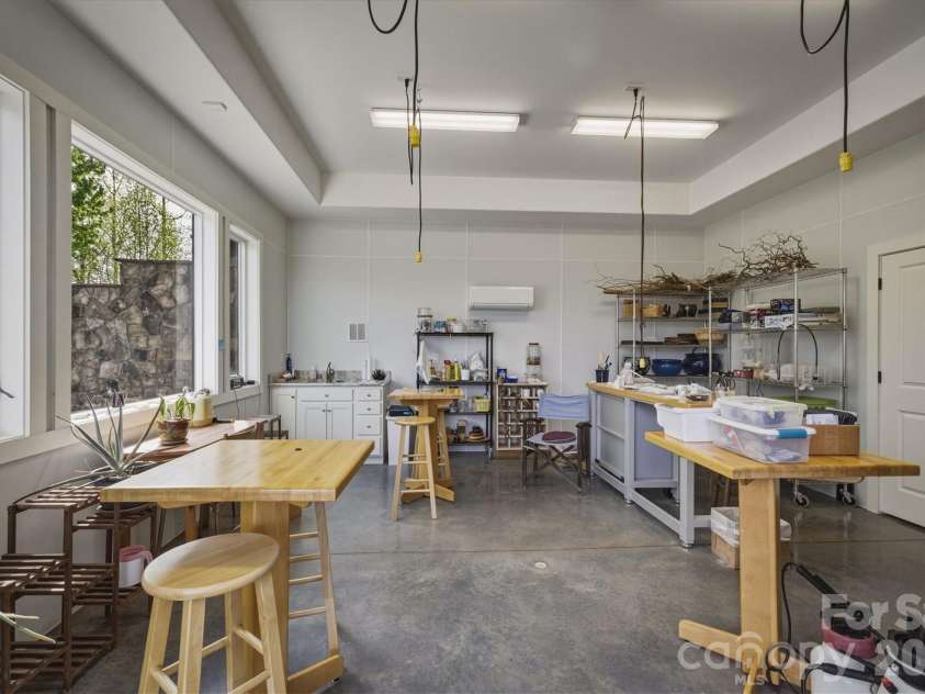 1638 Johns Ridge Parkway, Lenoir, NC 28645.  MLS# CAR4365169, YatesRealty ID 11432. Art Studio with Mini-Split