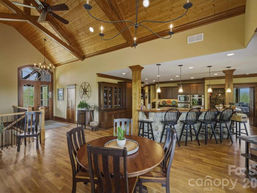 1638 Johns Ridge Parkway, Lenoir, NC 28645.  MLS# CAR4365169, YatesRealty ID 11432. Dining Area