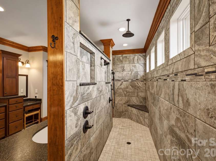 1638 Johns Ridge Parkway, Lenoir, NC 28645.  MLS# CAR4365169, YatesRealty ID 11432. Primary Bath