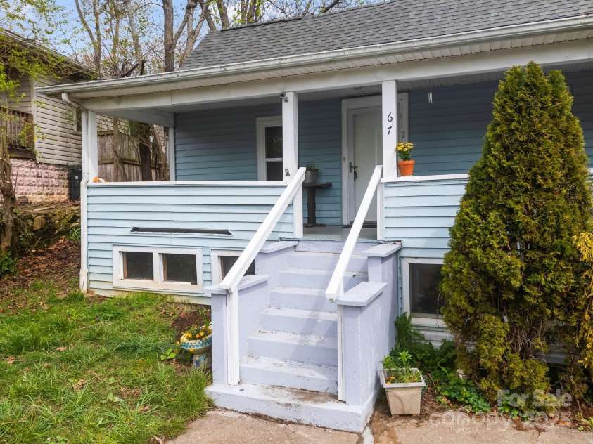 67 Montana Avenue, Asheville, NC 28806.  MLS# CAR4242878, YatesRealty ID 11433. 
