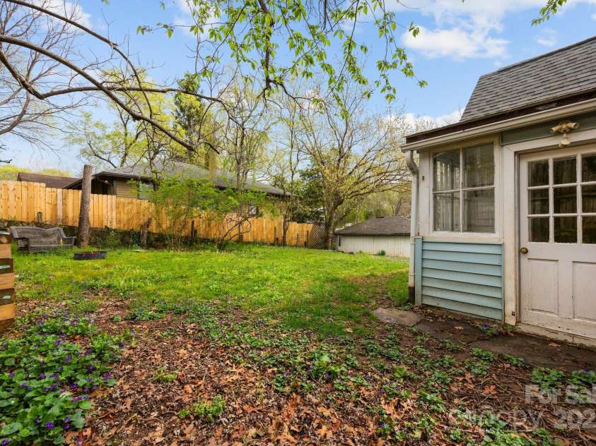 67 Montana Avenue, Asheville, NC 28806.  MLS# CAR4242878, YatesRealty ID 11433. 