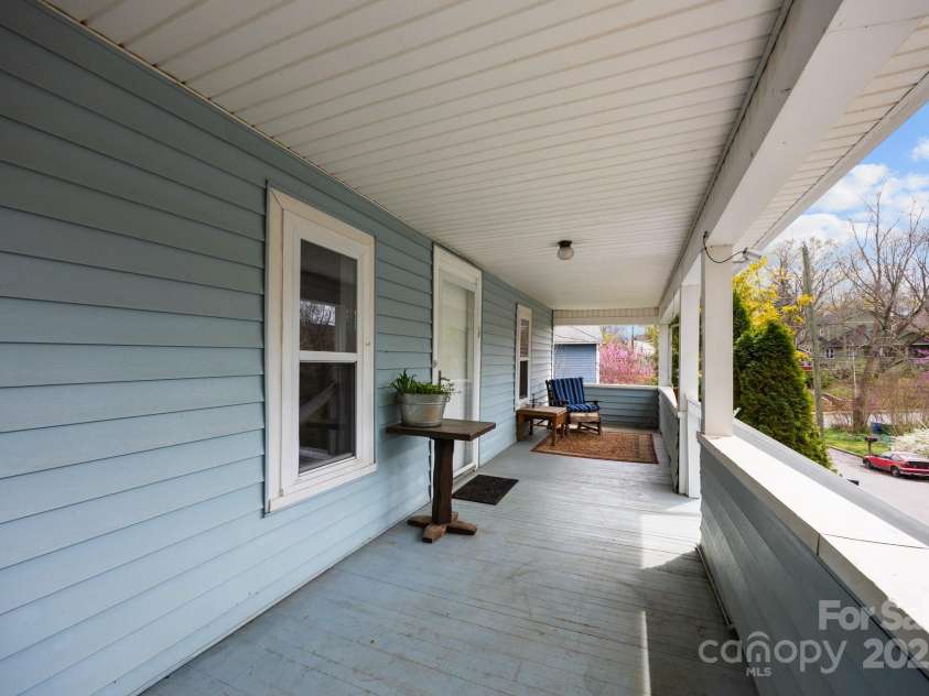 67 Montana Avenue, Asheville, NC 28806.  MLS# CAR4242878, YatesRealty ID 11433. 