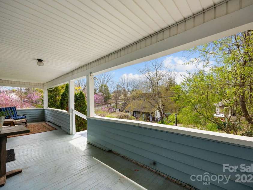 67 Montana Avenue, Asheville, NC 28806.  MLS# CAR4242878, YatesRealty ID 11433. 