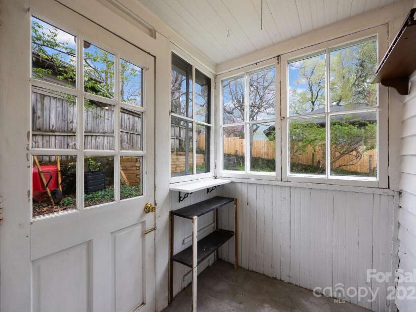 67 Montana Avenue, Asheville, NC 28806.  MLS# CAR4242878, YatesRealty ID 11433. 