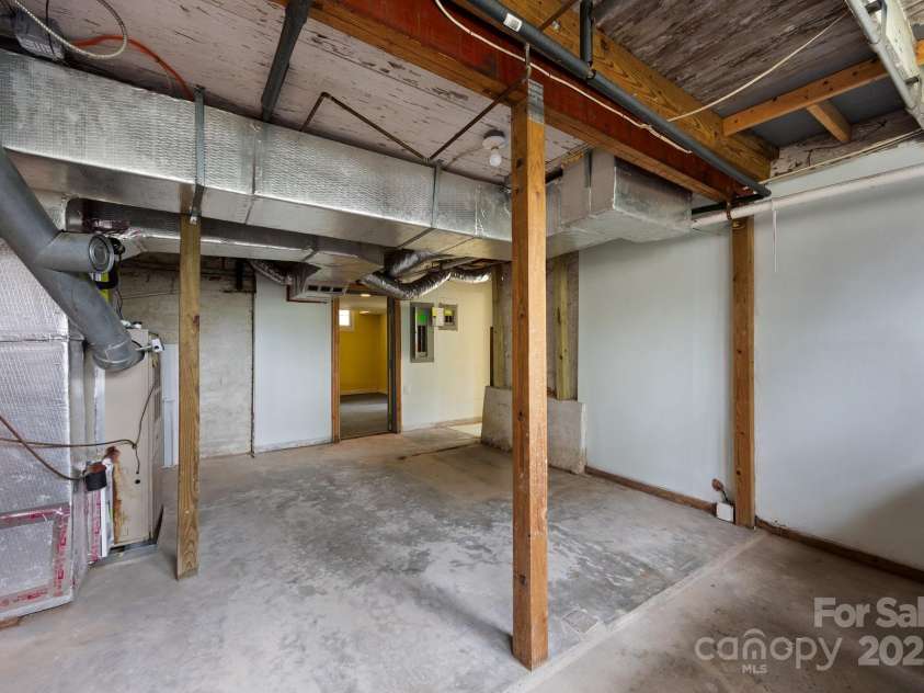 67 Montana Avenue, Asheville, NC 28806.  MLS# CAR4242878, YatesRealty ID 11433. 