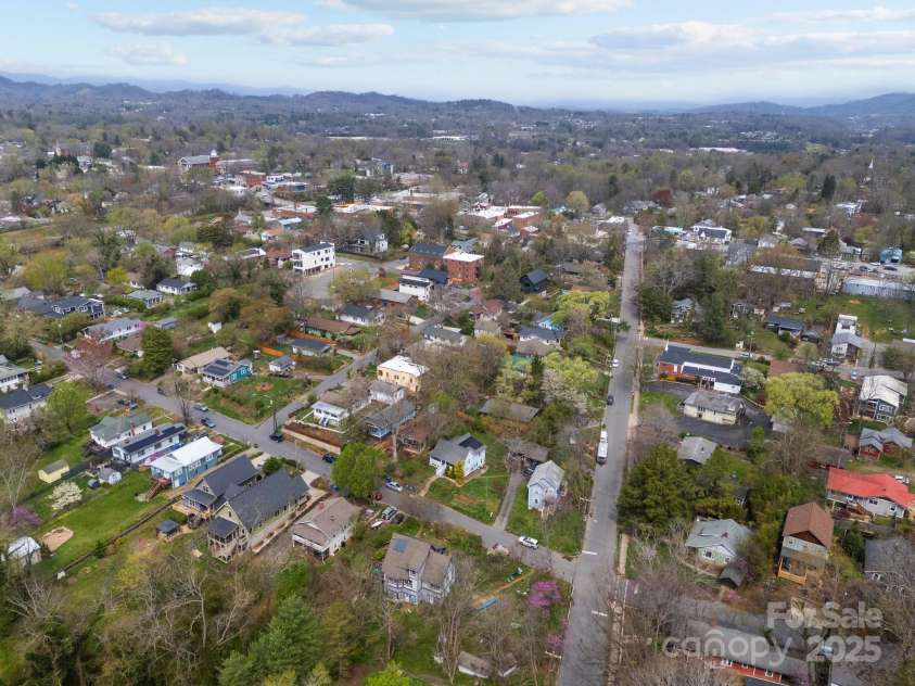 67 Montana Avenue, Asheville, NC 28806.  MLS# CAR4242878, YatesRealty ID 11433. 