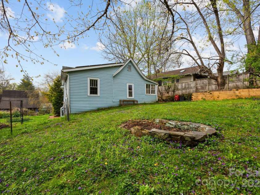 67 Montana Avenue, Asheville, NC 28806.  MLS# CAR4242878, YatesRealty ID 11433. Back yard