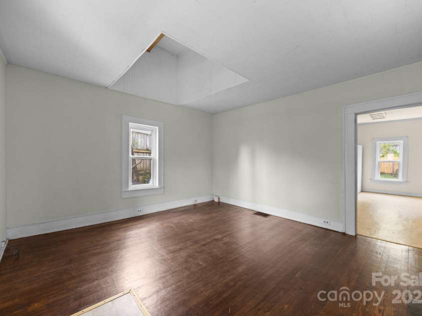 67 Montana Avenue, Asheville, NC 28806.  MLS# CAR4242878, YatesRealty ID 11433. Living Room with aerial artists beam