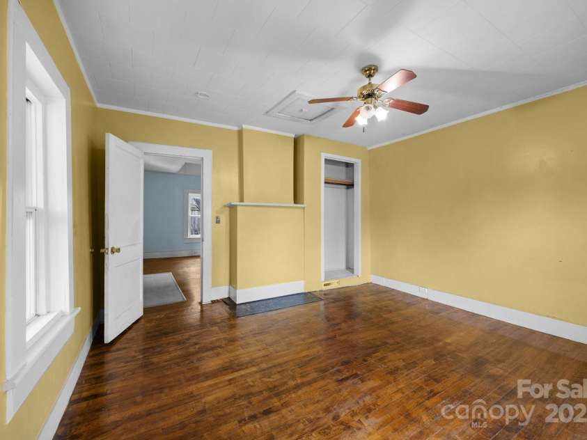 67 Montana Avenue, Asheville, NC 28806.  MLS# CAR4242878, YatesRealty ID 11433. Main floor bedroom