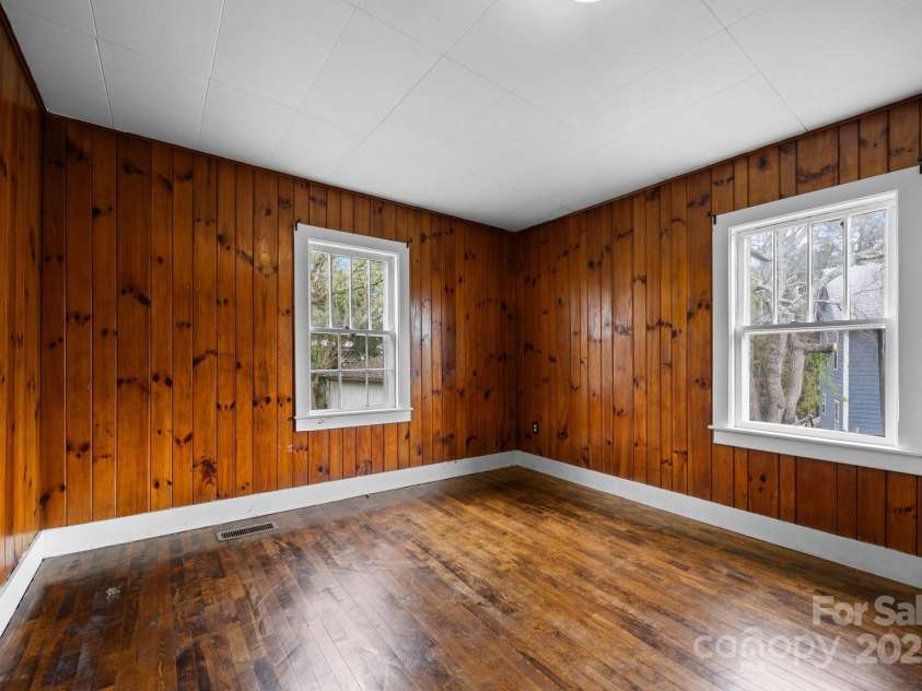 67 Montana Avenue, Asheville, NC 28806.  MLS# CAR4242878, YatesRealty ID 11433. Primary bedroom