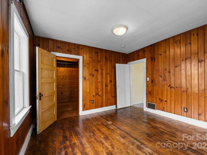 67 Montana Avenue, Asheville, NC 28806.  MLS# CAR4242878, YatesRealty ID 11433. Primary bedroom