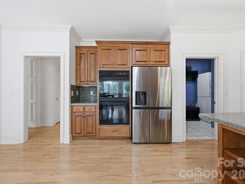 118 Broadbill Drive, Mooresville, NC 28117.  MLS# CAR4395594, YatesRealty ID 11435. Stainless appliances.