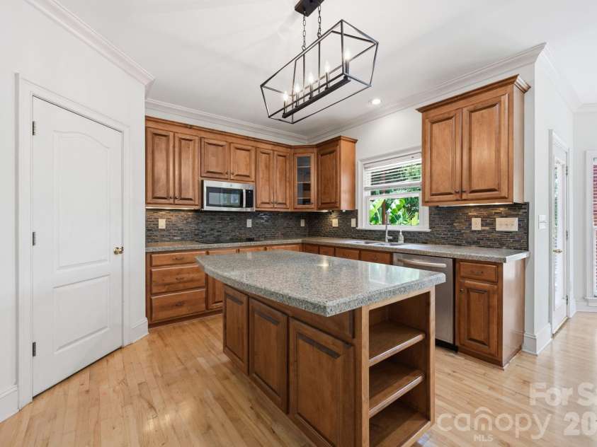 118 Broadbill Drive, Mooresville, NC 28117.  MLS# CAR4395594, YatesRealty ID 11435. Walk-in pantry