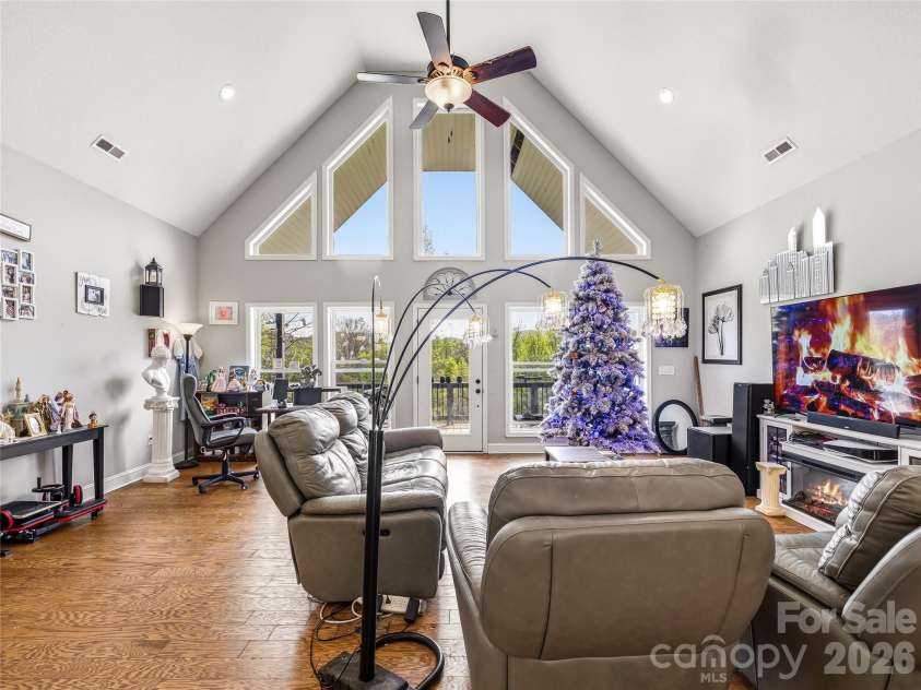 170 Starry Night Lane, Marshall, NC 28753.  MLS# CAR4330642, YatesRealty ID 11437. 