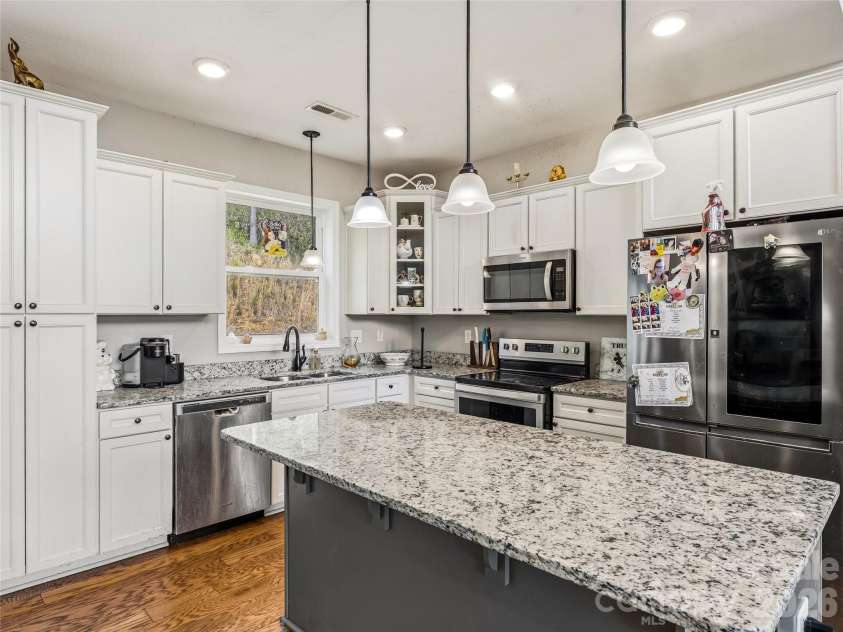 170 Starry Night Lane, Marshall, NC 28753.  MLS# CAR4330642, YatesRealty ID 11437. 