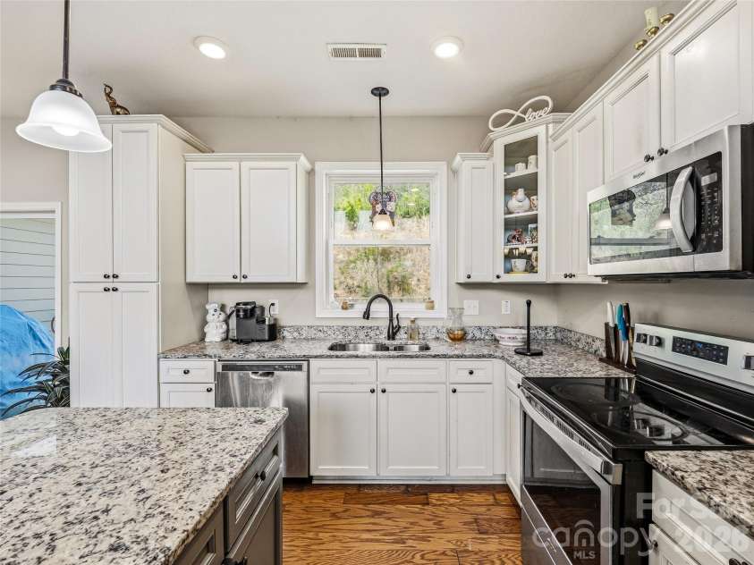170 Starry Night Lane, Marshall, NC 28753.  MLS# CAR4330642, YatesRealty ID 11437. 