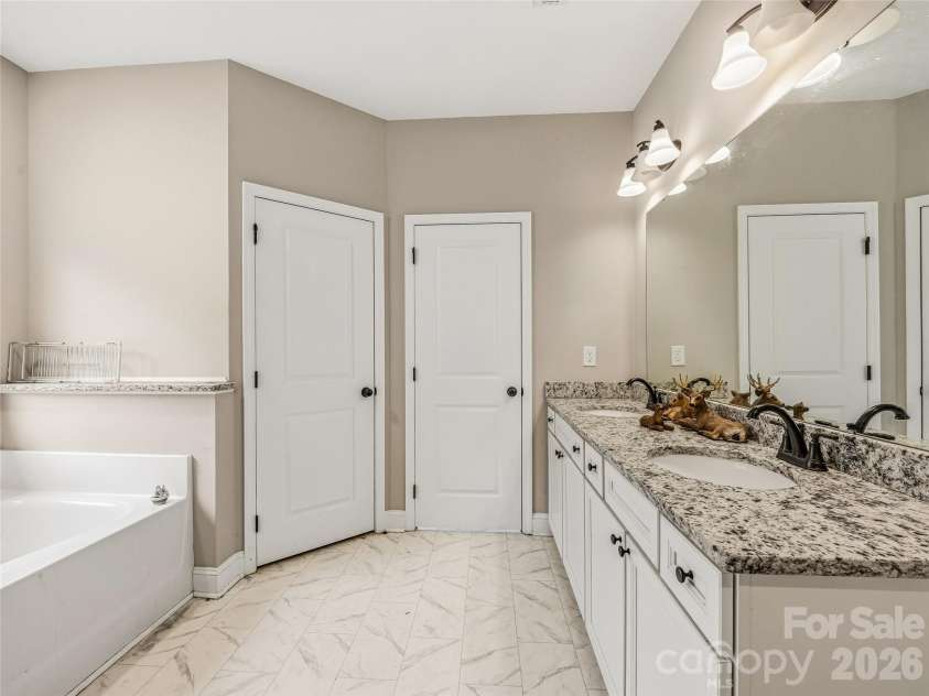 170 Starry Night Lane, Marshall, NC 28753.  MLS# CAR4330642, YatesRealty ID 11437. 