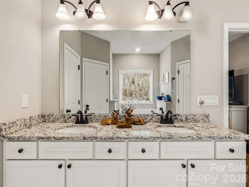 170 Starry Night Lane, Marshall, NC 28753.  MLS# CAR4330642, YatesRealty ID 11437. 