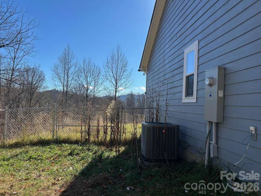 170 Starry Night Lane, Marshall, NC 28753.  MLS# CAR4330642, YatesRealty ID 11437. 