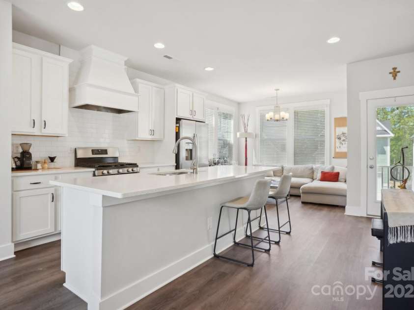 562 Amalfi Drive, Davidson, NC 28036.  MLS# CAR4243343, YatesRealty ID 11438. 