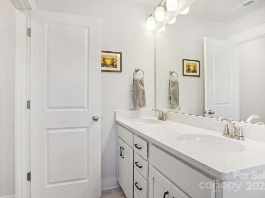 562 Amalfi Drive, Davidson, NC 28036.  MLS# CAR4243343, YatesRealty ID 11438. 