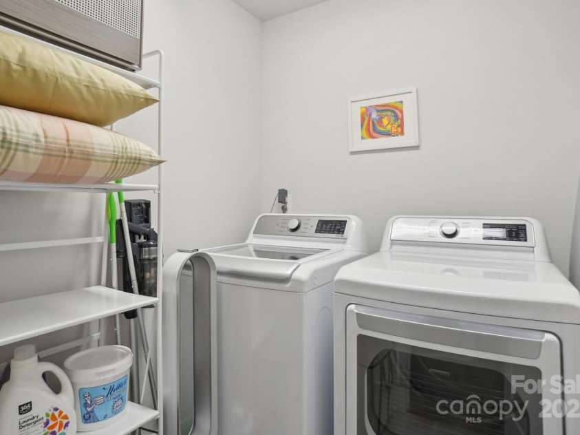 562 Amalfi Drive, Davidson, NC 28036.  MLS# CAR4243343, YatesRealty ID 11438. 