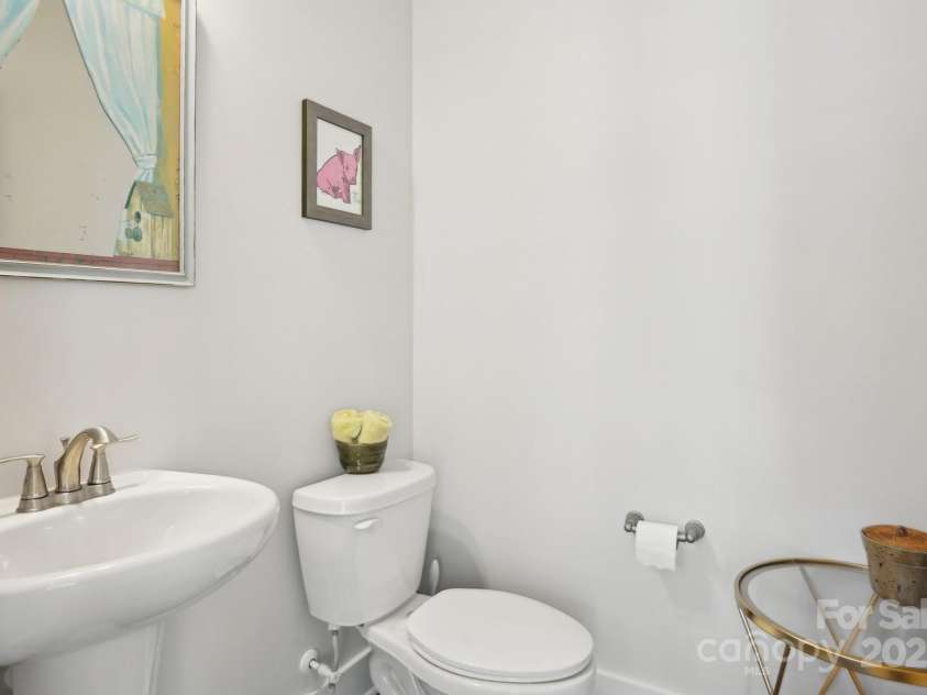 562 Amalfi Drive, Davidson, NC 28036.  MLS# CAR4243343, YatesRealty ID 11438. 