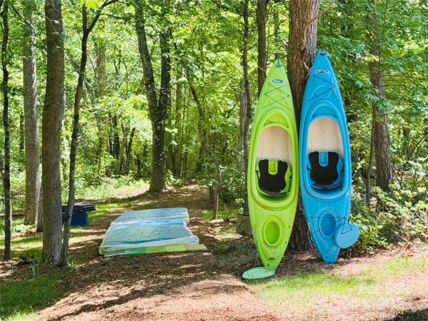 562 Amalfi Drive, Davidson, NC 28036.  MLS# CAR4243343, YatesRealty ID 11438. 